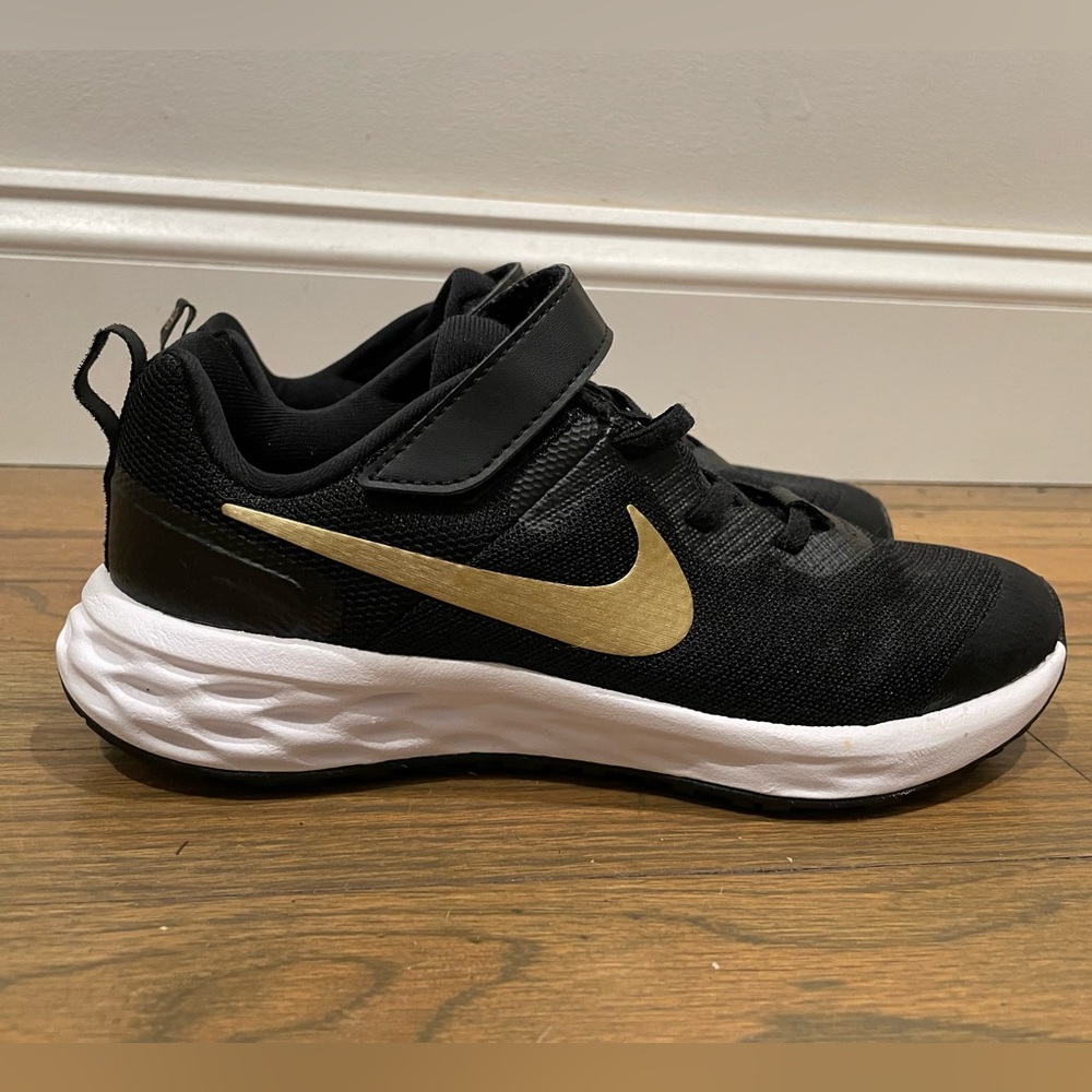 Nike Revolution 6 Sneakers
